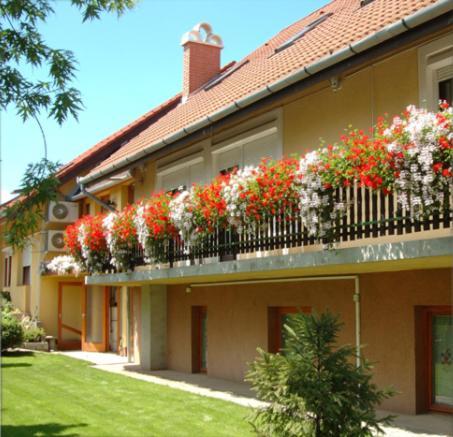 Sarokhaz Panzio Bed & Breakfast Vecses Exterior photo